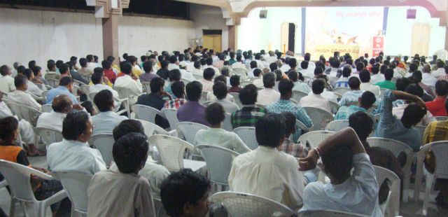 Devout Hindus present for the Hindu Dharmajagruti Sabha
